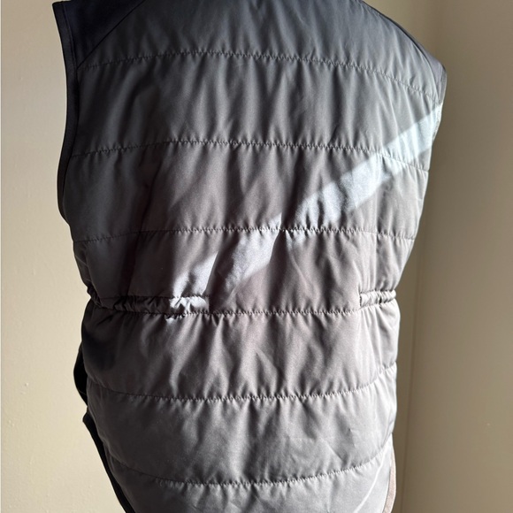 NWT♥️ Nike Thermal fit Women's Black Puffer Vest, MED - Picture 8 of 14
